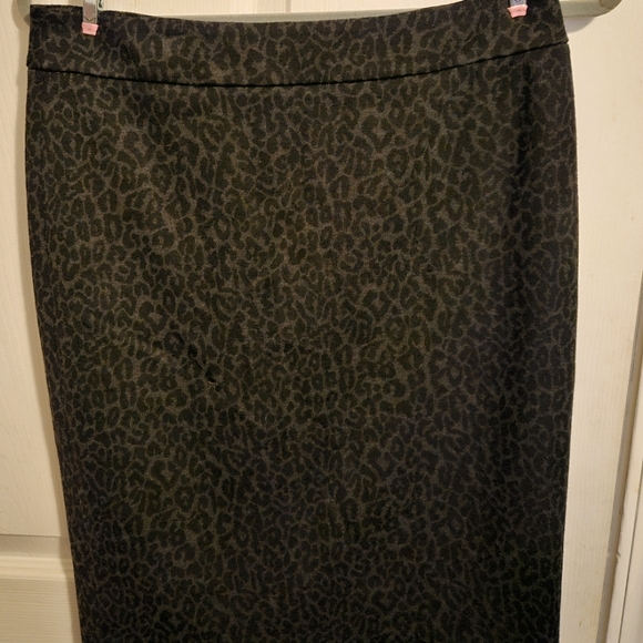 LOFT Dresses & Skirts - Loft size 6 Animal Print Skirt Very Very Soft, Take a look